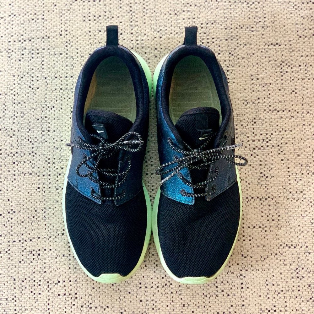 LIMITED EDITION Nike Roshe Run Size 7.5 - Picture 3 of 7